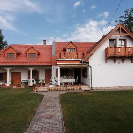 Tamas Batya Kunyhoja Apartment Balatonmariafurdo Exterior photo