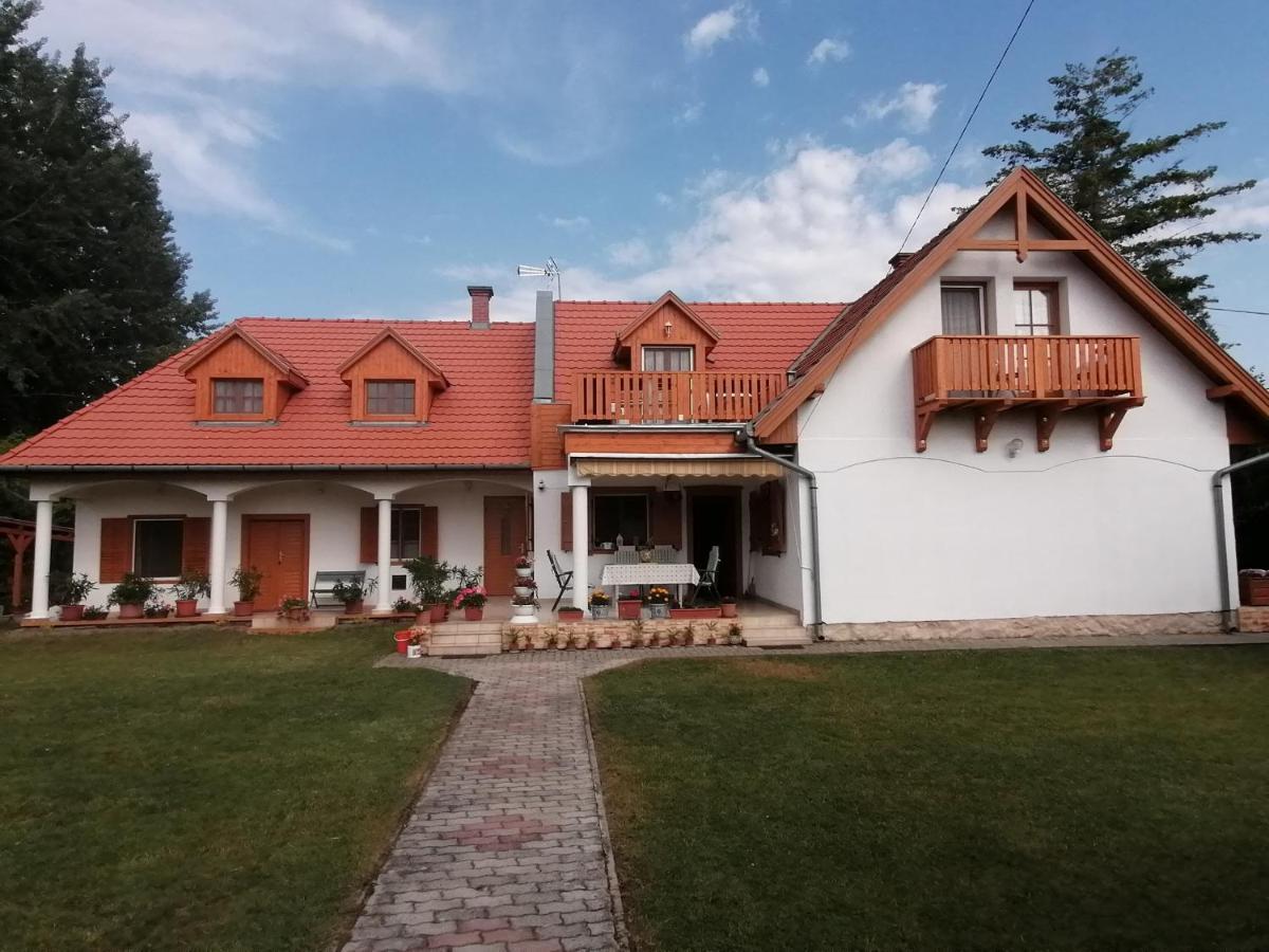 Tamas Batya Kunyhoja Apartment Balatonmariafurdo Exterior photo