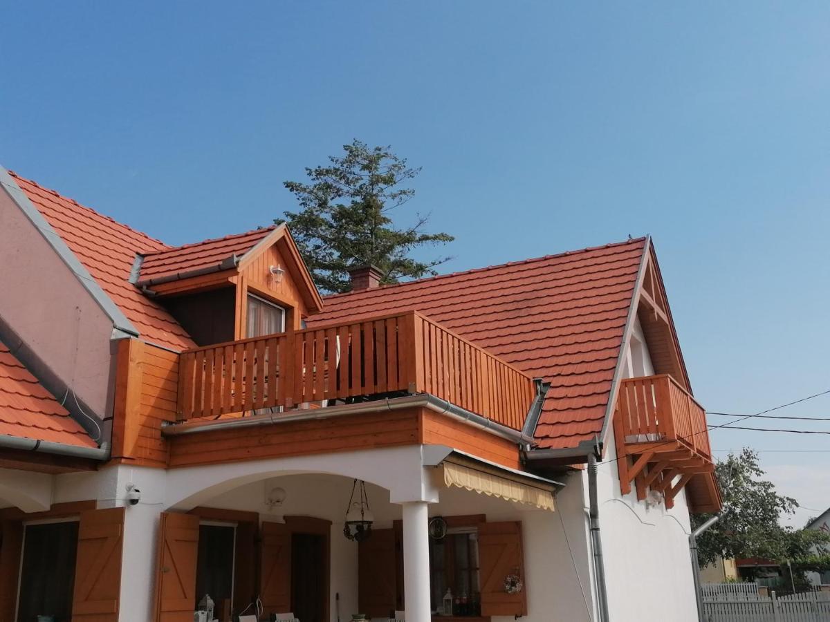 Tamas Batya Kunyhoja Apartment Balatonmariafurdo Exterior photo