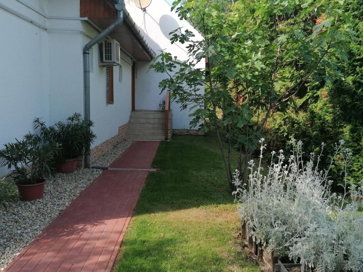 Tamas Batya Kunyhoja Apartment Balatonmariafurdo Exterior photo